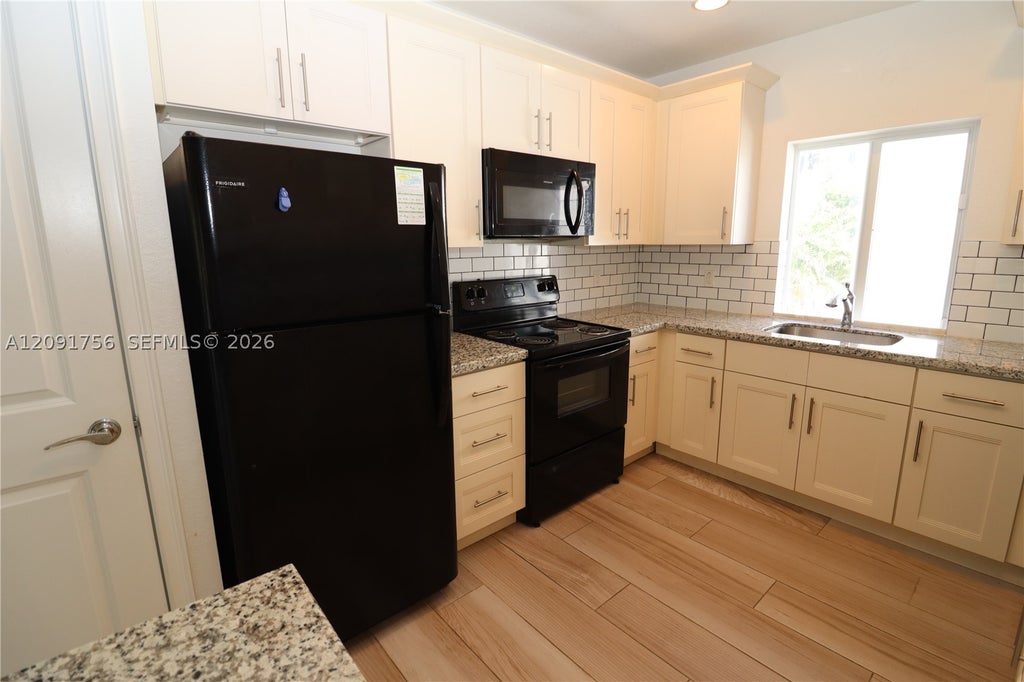 Photo of 605 NE 28th St #3, Wilton Manors, FL 33334 (MLS # A12091756)