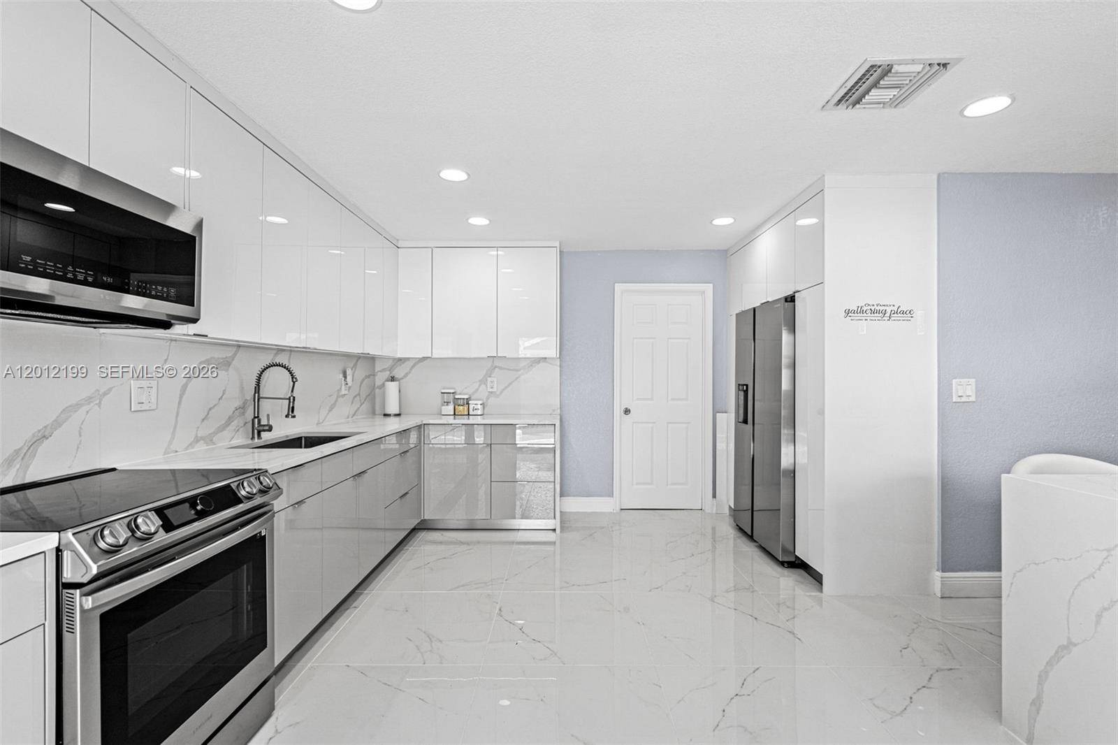 NORTH LAUDERDALE VILLAGE S - Residential