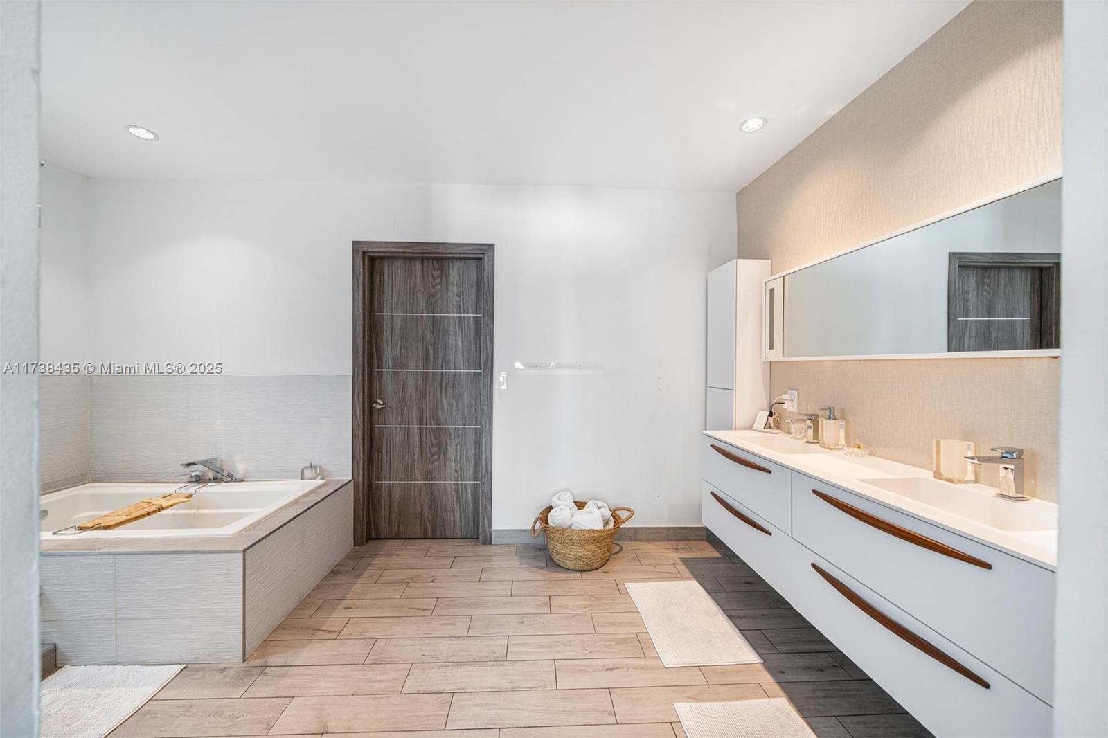 BISCAYNE POINT - Residential