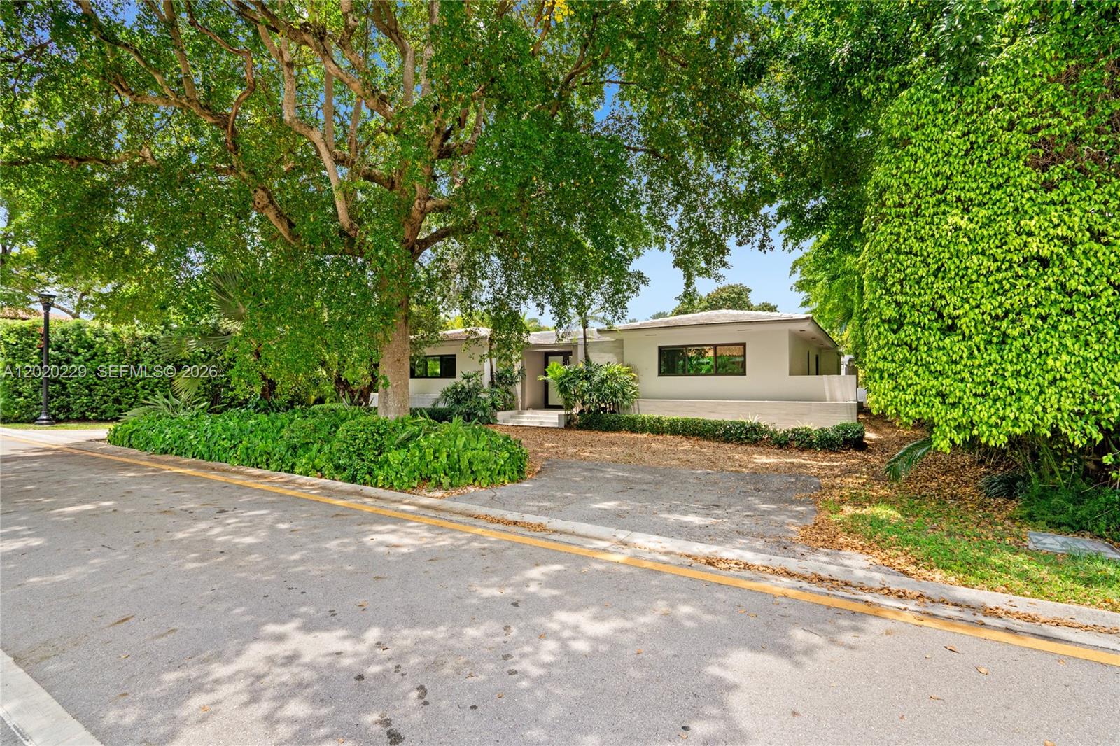 112 E 1st Ct