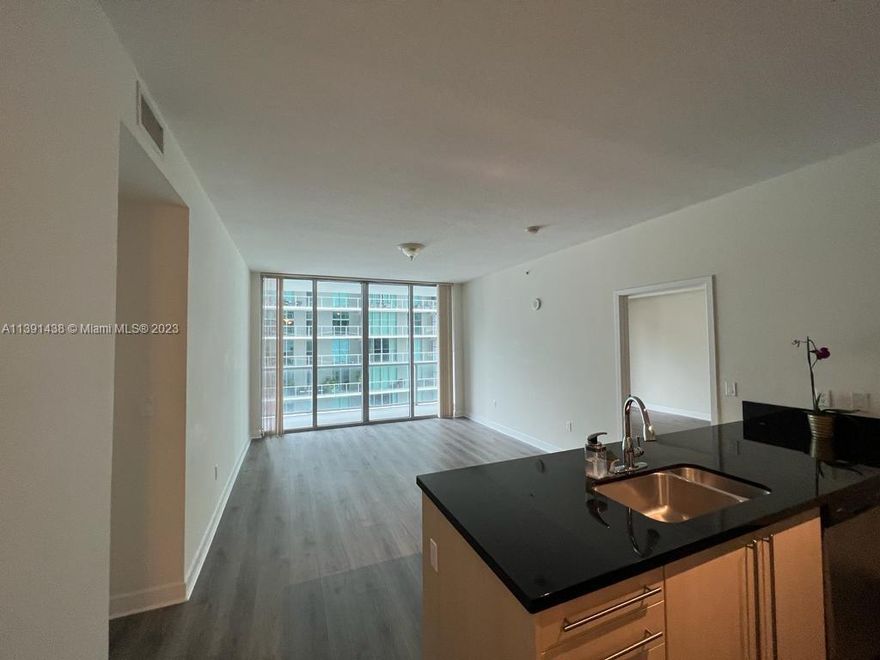 Beautiful 2 bedrooms and 2 bathrooms. Excellent location; on block from shops and restaurants of Mary Brickell Village and very close to MetroRail and MetroMover. Amazing amenities such as spa, gym media room, valet parking etc.
Rented at $3,700 until 7/31/2025 please give 24hs to show