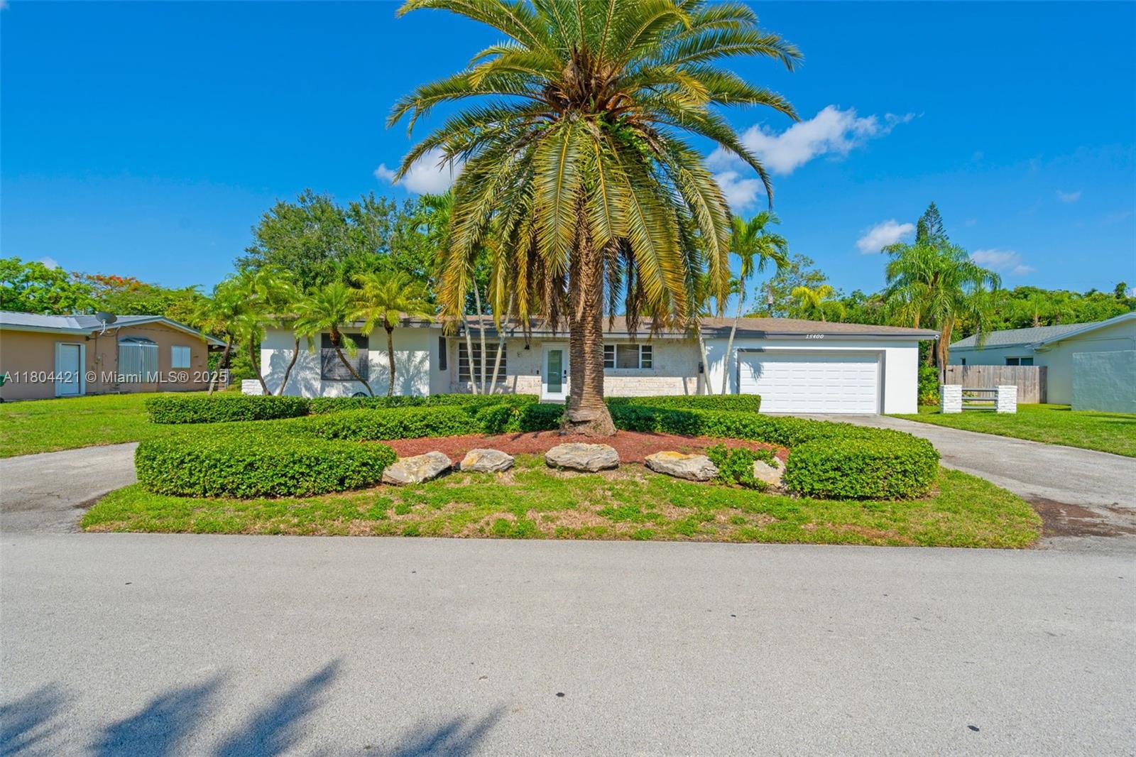 15400 Sw 84th Ave, Palmetto Bay, Miami-Dade County, Florida - 3 Bedrooms  
2 Bathrooms - 