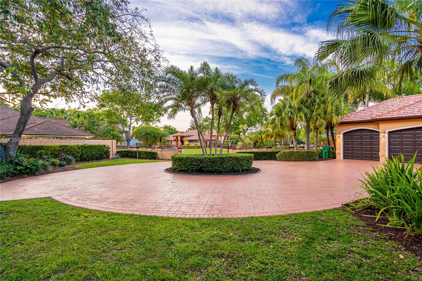 BANYAN WOODS - Residential