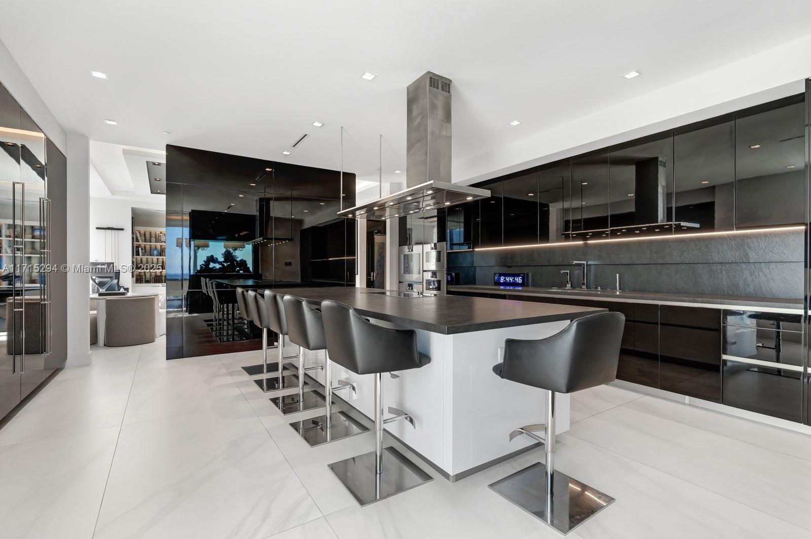 Turnberry Ocean Club - Residential