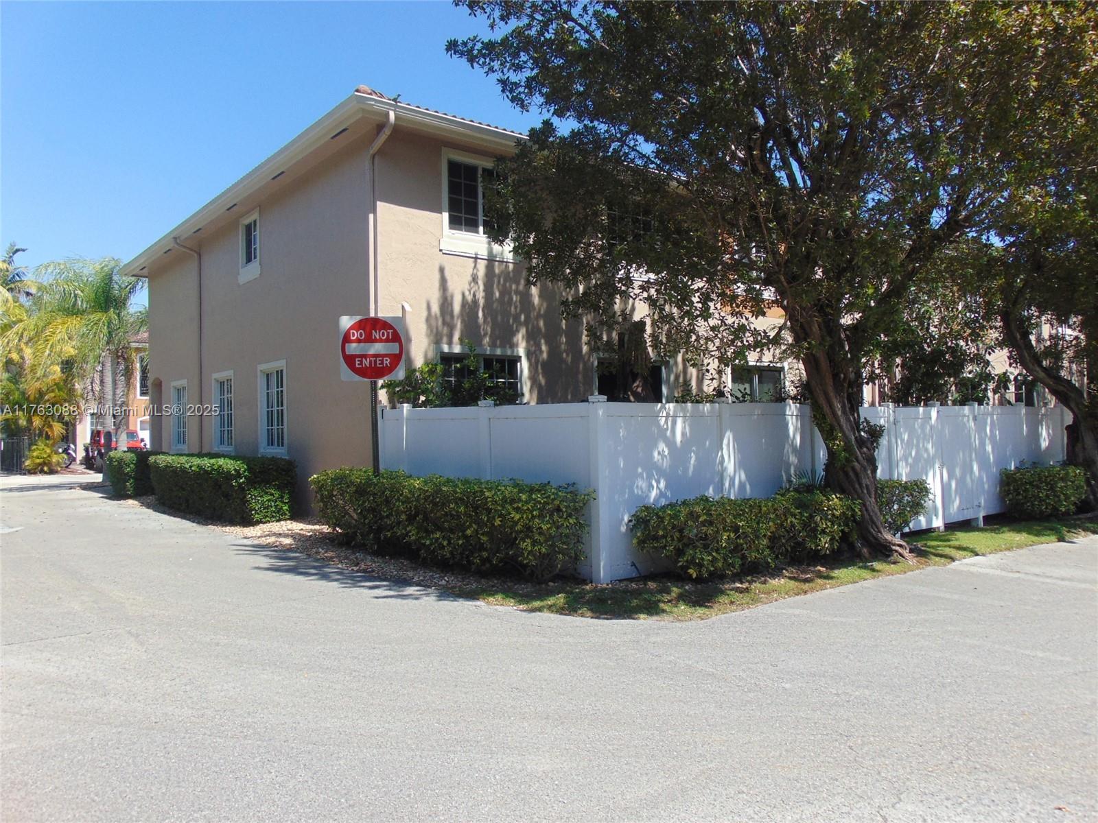 TOWN OF HALLANDALE B-13 - Residential