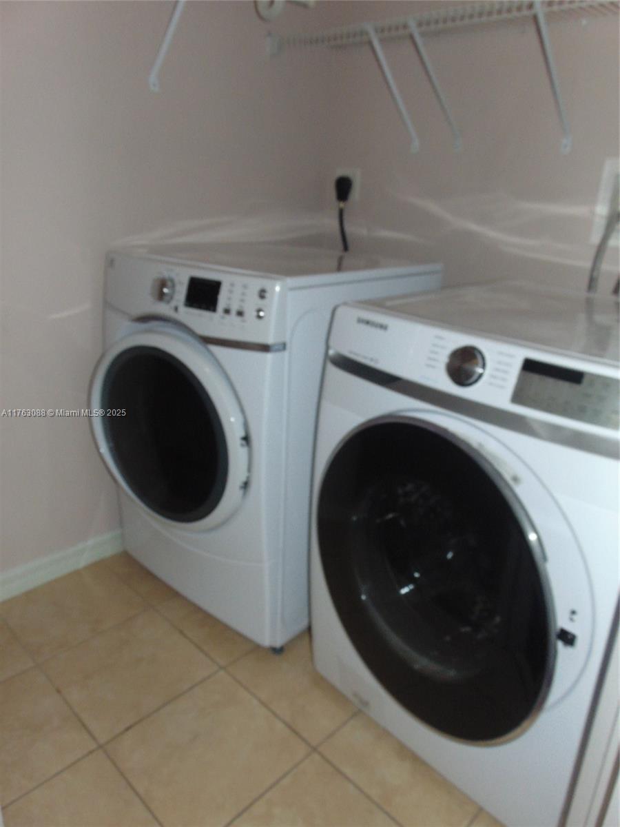 TOWN OF HALLANDALE B-13 - Residential