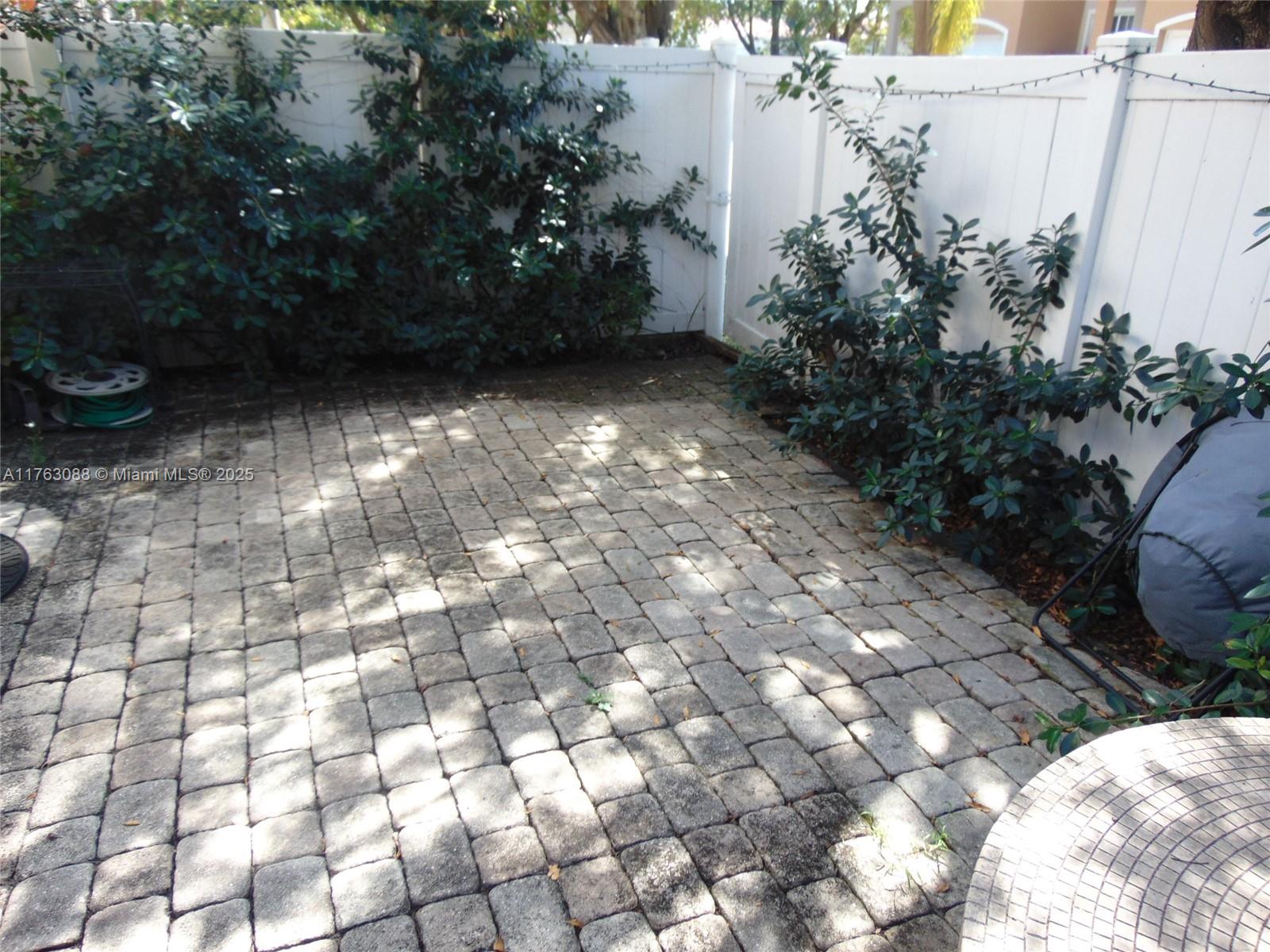 TOWN OF HALLANDALE B-13 - Residential