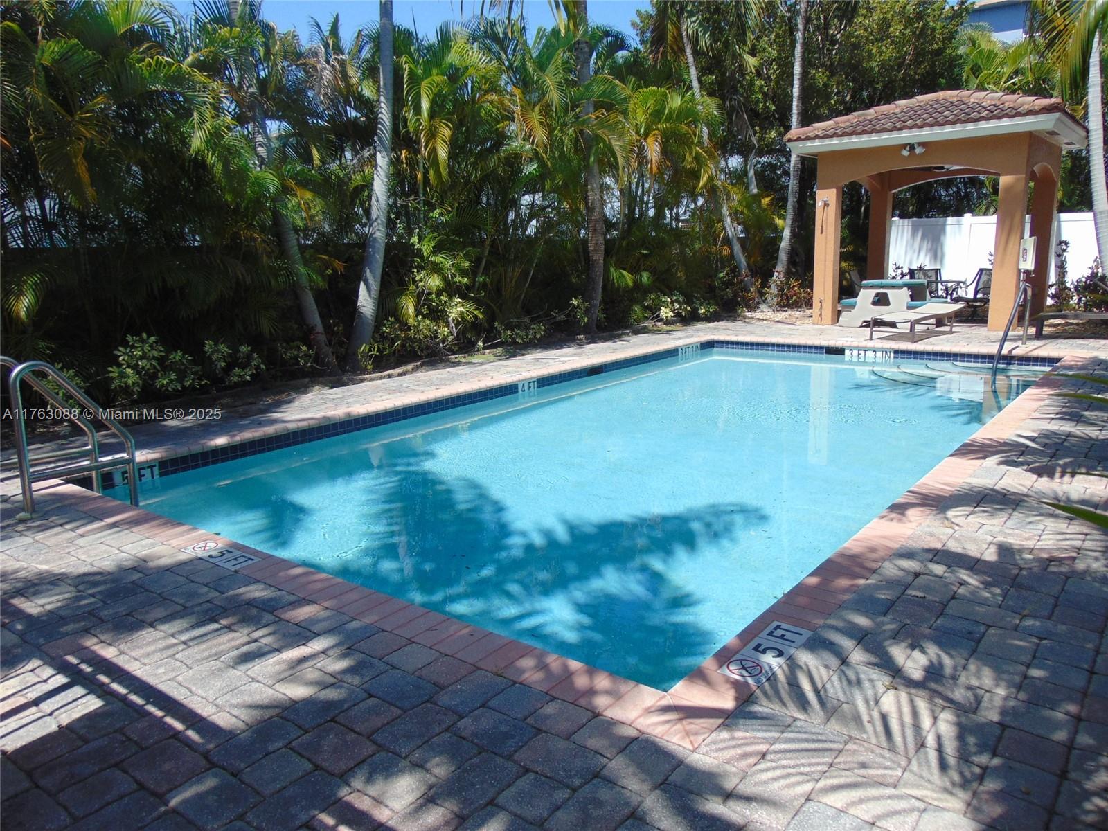 TOWN OF HALLANDALE B-13 - Residential