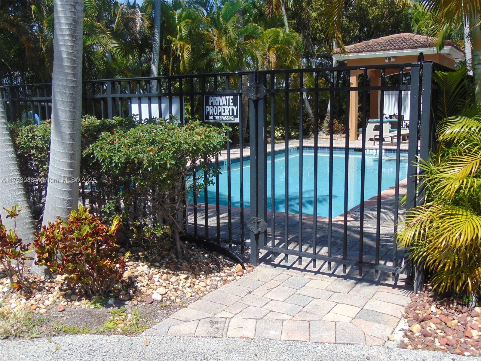 TOWN OF HALLANDALE B-13 - Residential
