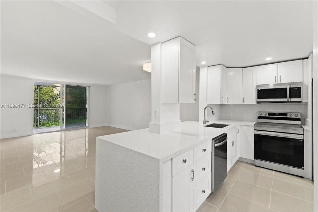 Photo of 319 NE 14th Ave #201, Hallandale Beach, FL 33009 (MLS # A11996177)