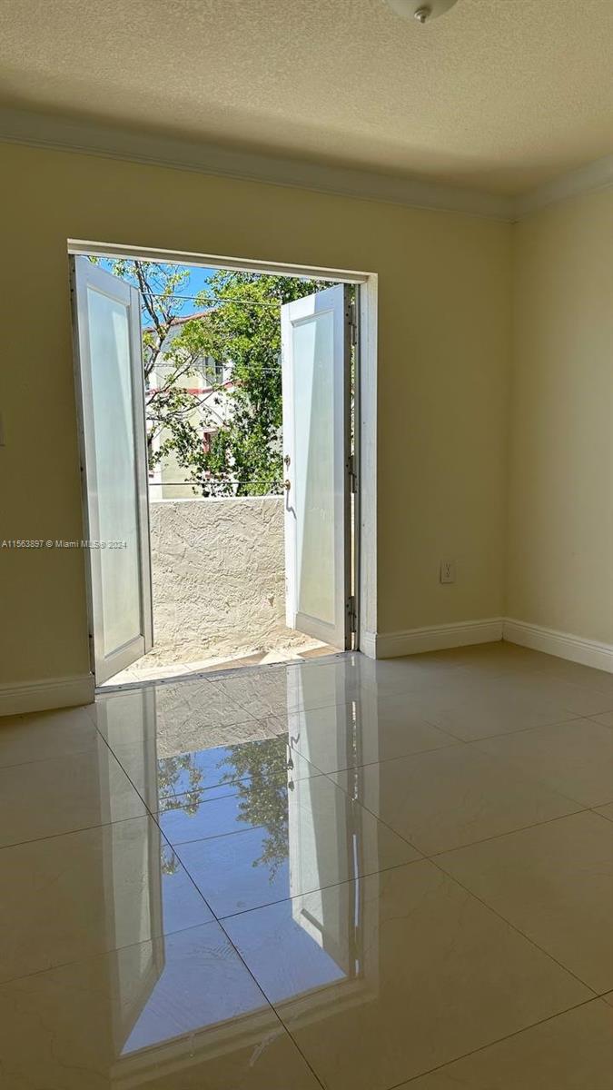 EAST VIEW GARDENS - Residential Lease