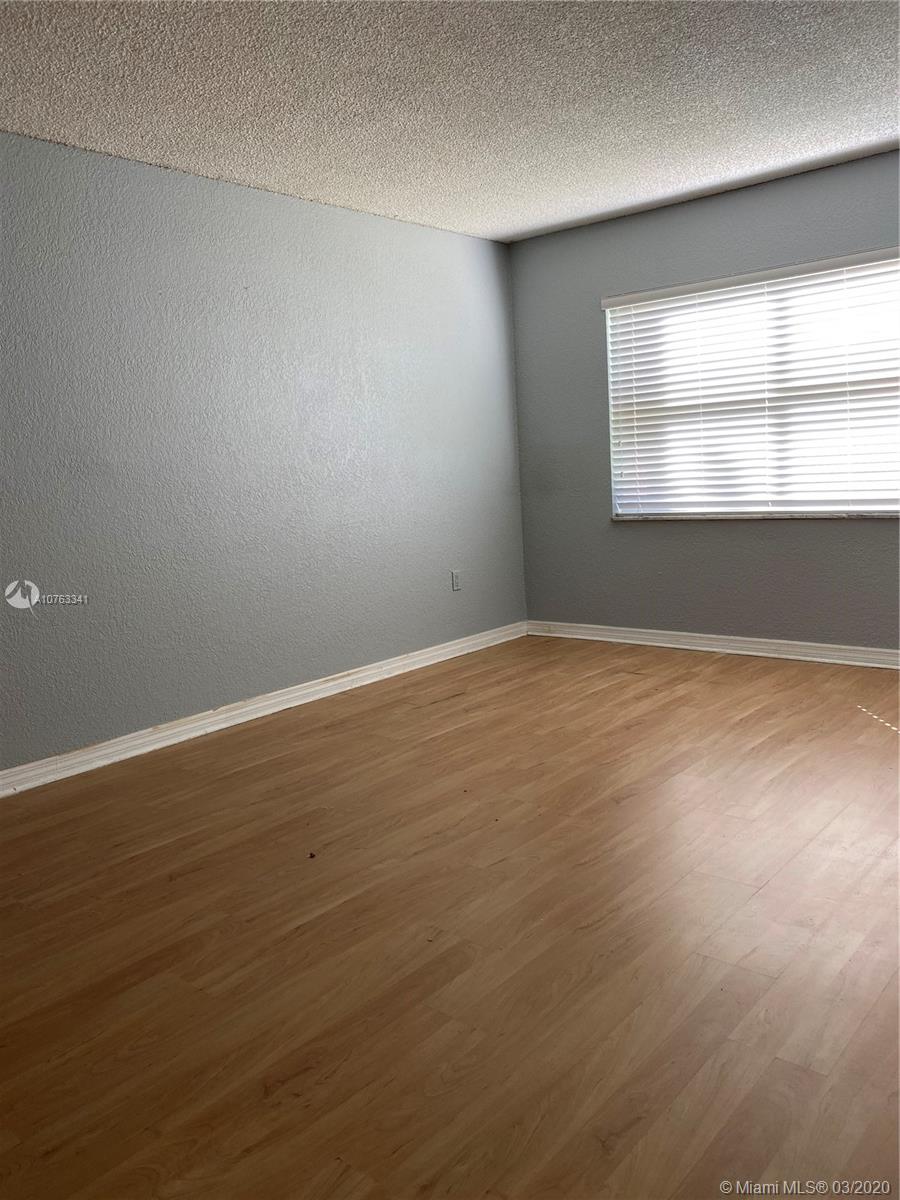 KENDALLWOOD VILLAS CONDO - Residential