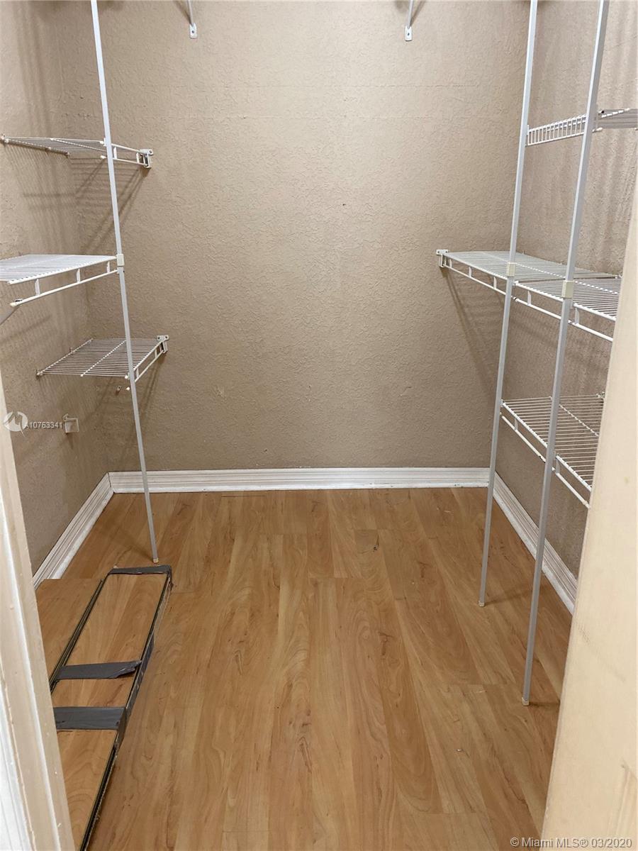 KENDALLWOOD VILLAS CONDO - Residential