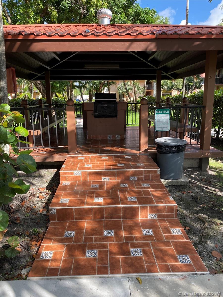 KENDALLWOOD VILLAS CONDO - Residential