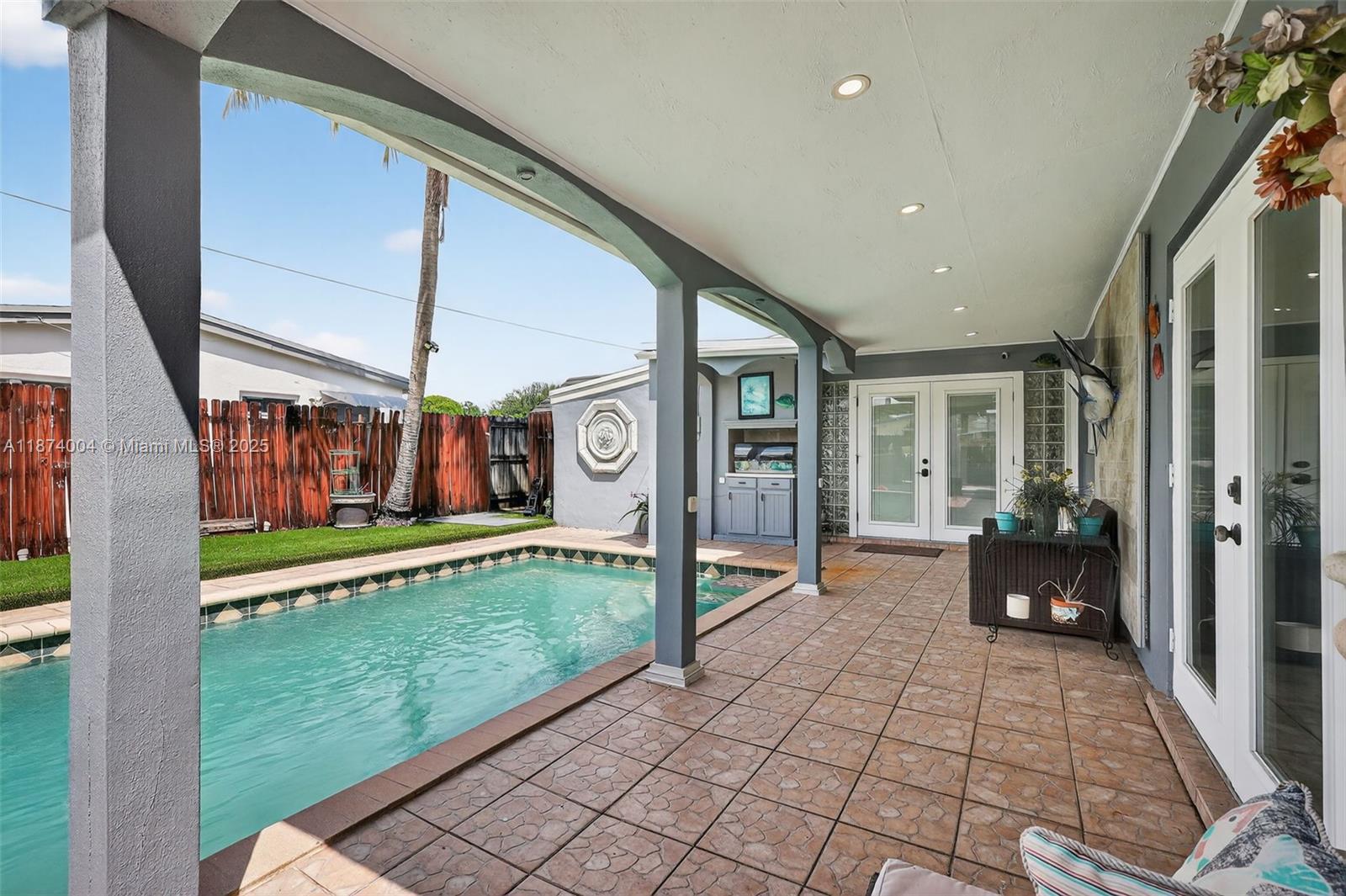 HERITAGE HOMES FIRST ADD - Residential