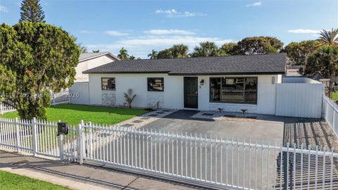 Photo of 1318 13th St, West Palm Beach, FL 33401 (MLS # A11977653)