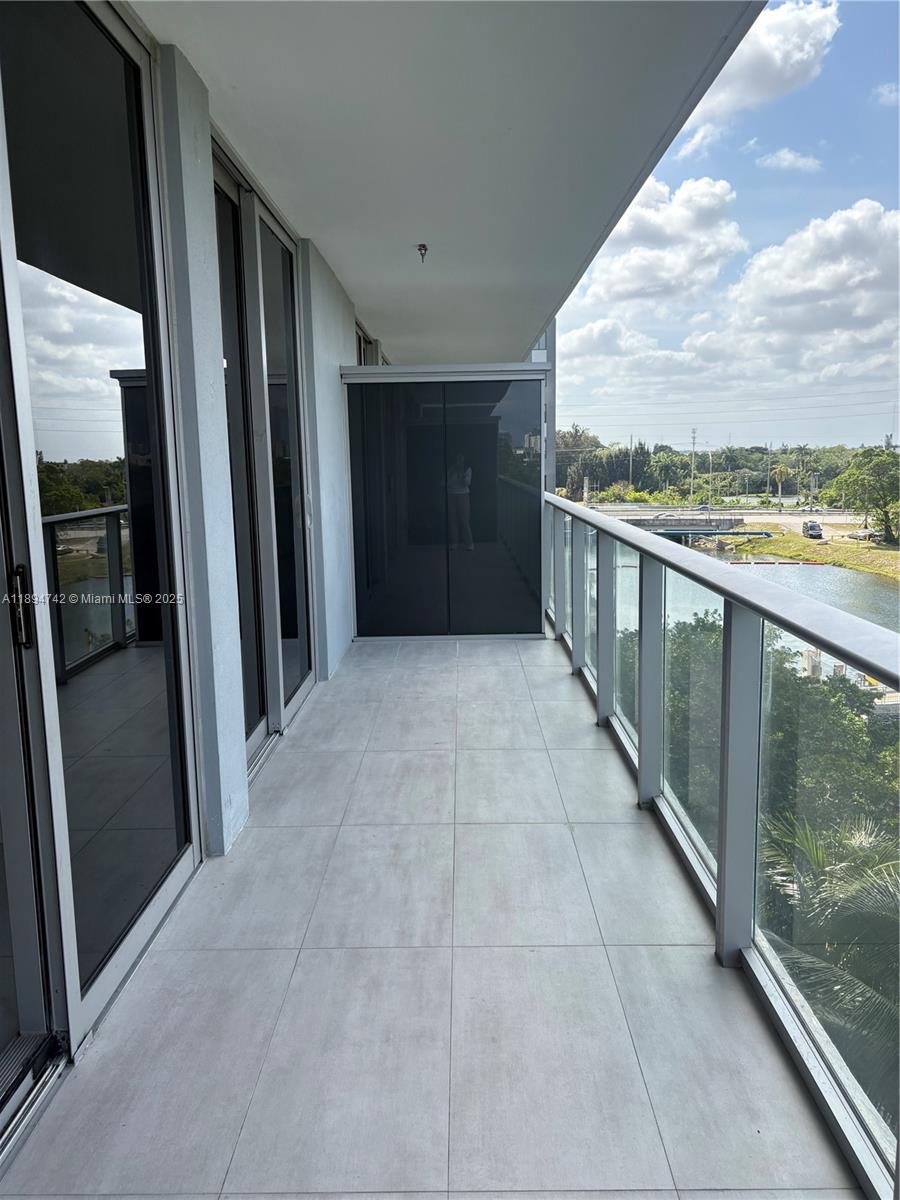 16385 Biscayne Blvd 504