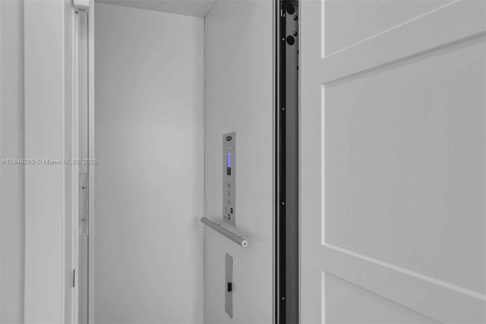 SOMBRERO BEACH VILLAGE - Residential