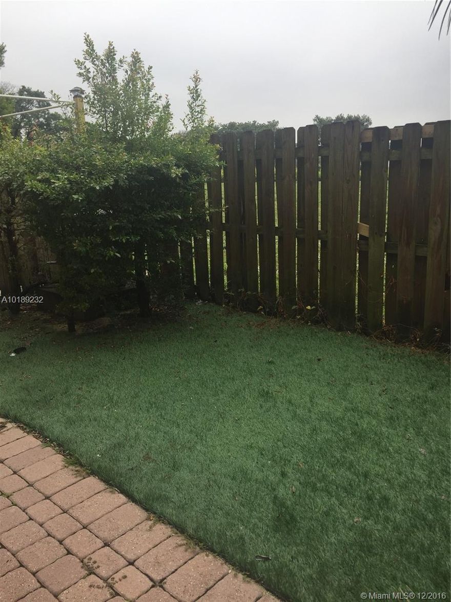 SPECTACULAR PROPERTY IN MILAN. 3 BEDROOM AND 2.5 BATHROOMS TOWNHOME,  COMMUNITY IS LOCATED CLOSE TO MAJOR HIGHWAYS & MALLS. PATIO FOR BBQ, KITCHEN WITH GRANITE COUNTER TOPS AND  STAINLESS STEEL APPLIANCES, EASY TO SHOW.