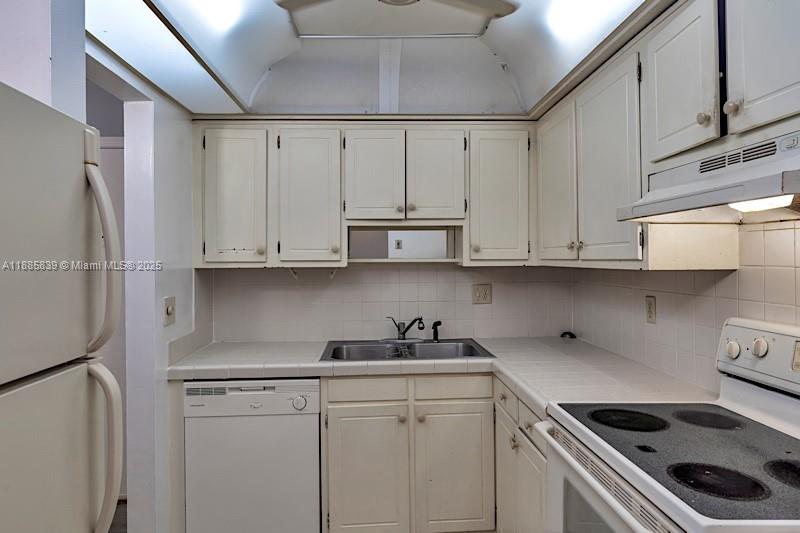 BROOKFIELD GARDENS CONDO - Residential Lease
