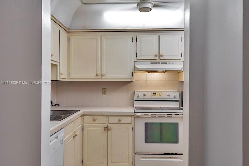 BROOKFIELD GARDENS CONDO - Residential Lease