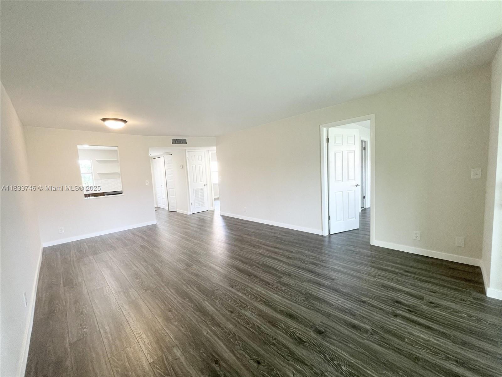 9750 Sunrise Lakes Blvd 109, Sunrise, FL, 33322/$139,000 4 9750 Sunrise Lakes Blvd 109