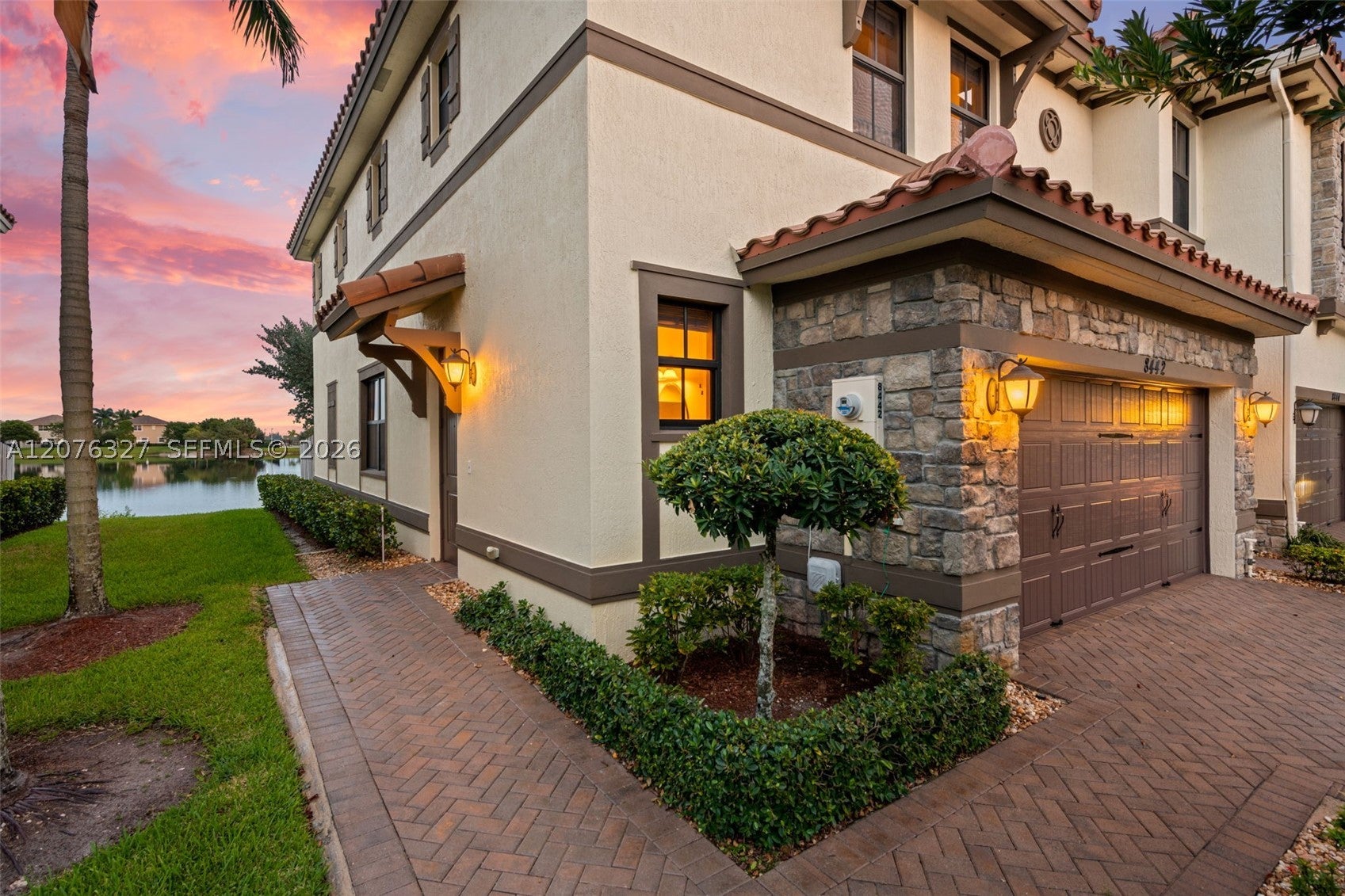 8442 Lake Majesty Ln