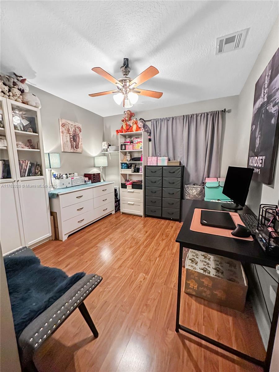 MADISON GREEN 1 PAR B - Residential