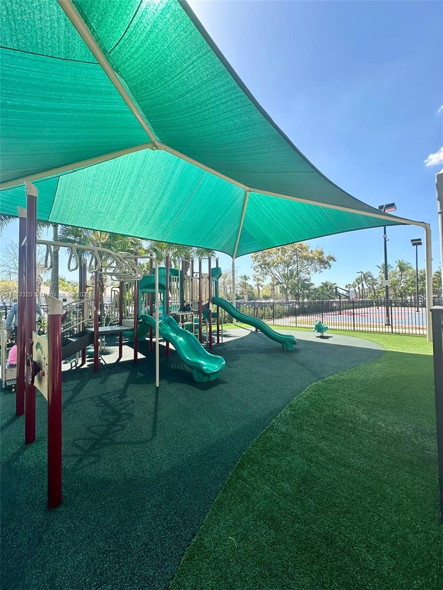 MADISON GREEN 1 PAR B - Residential