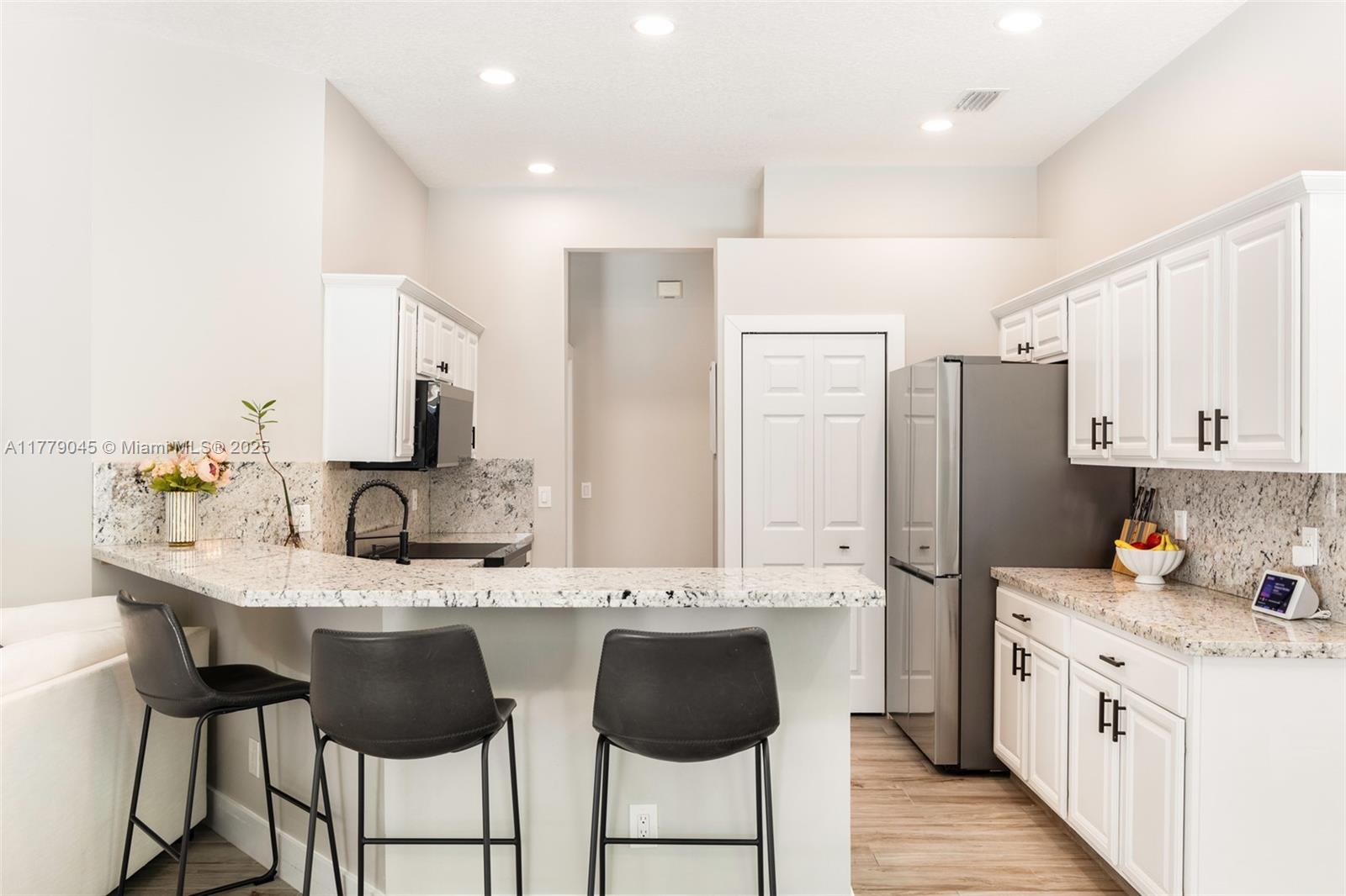 DELRAY LAKES - Residential