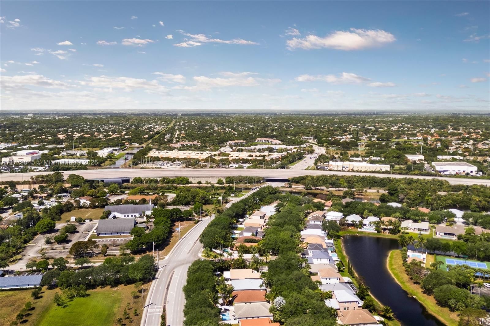 DELRAY LAKES - Residential