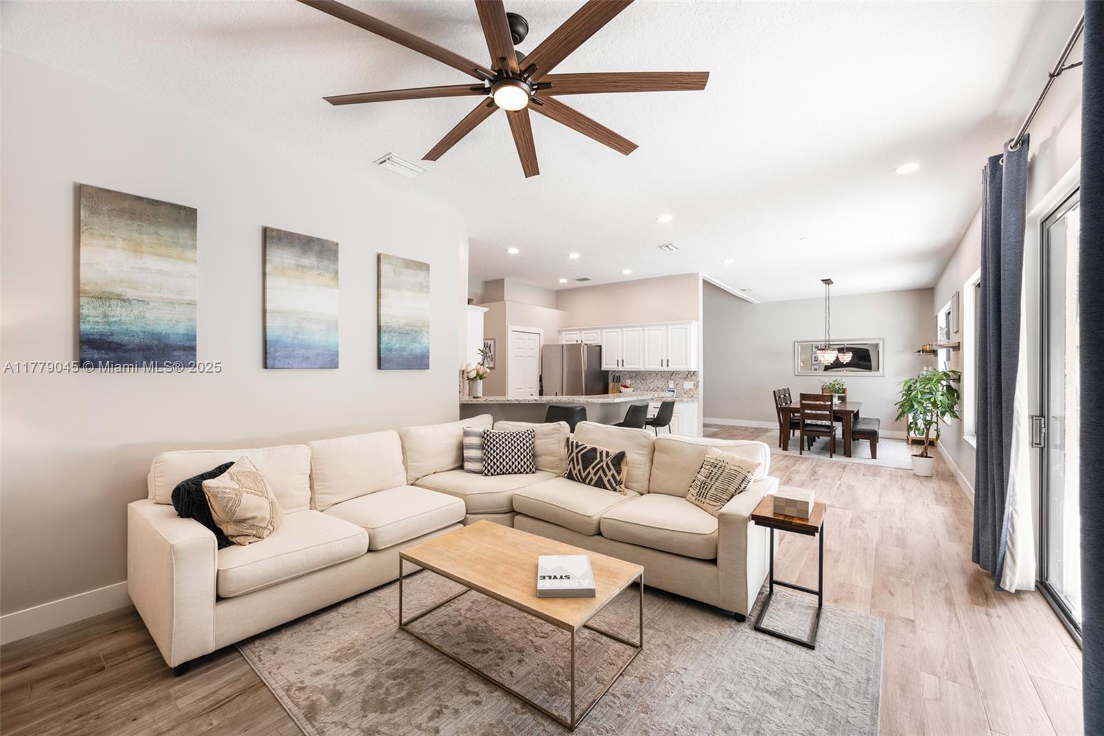 DELRAY LAKES - Residential
