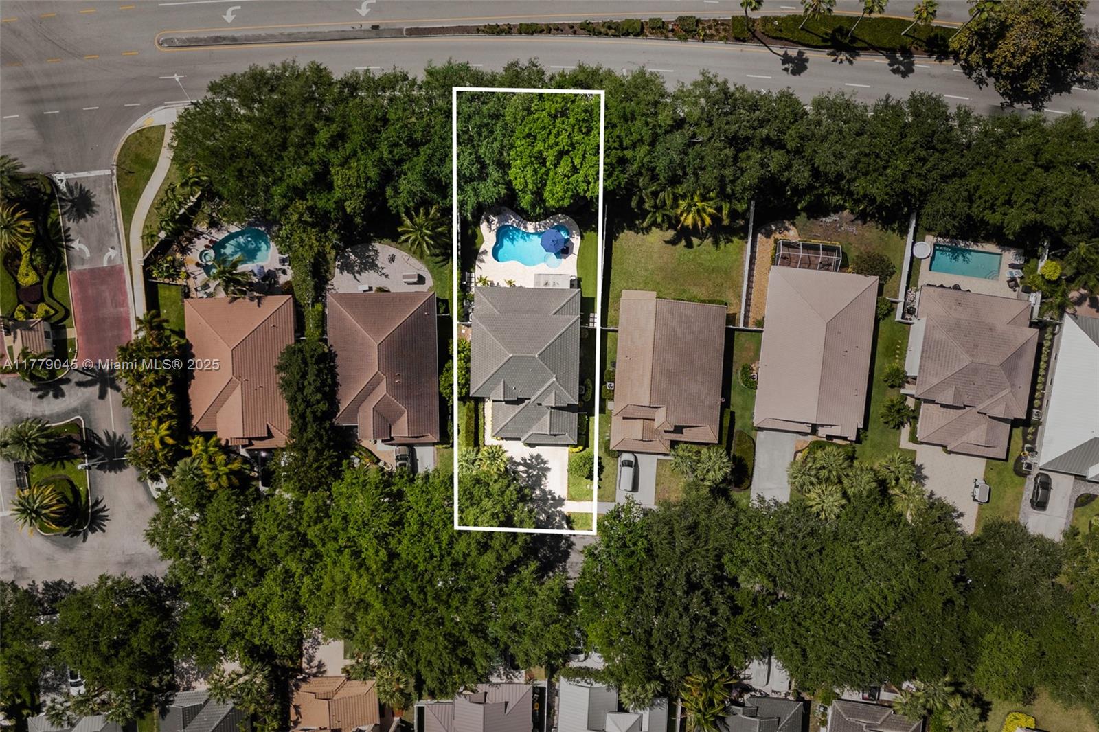 DELRAY LAKES - Residential