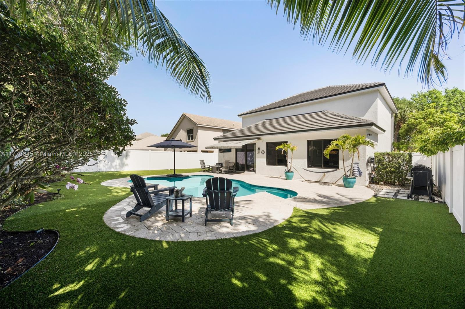 DELRAY LAKES - Residential