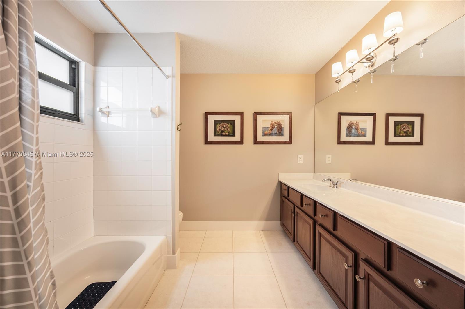 DELRAY LAKES - Residential