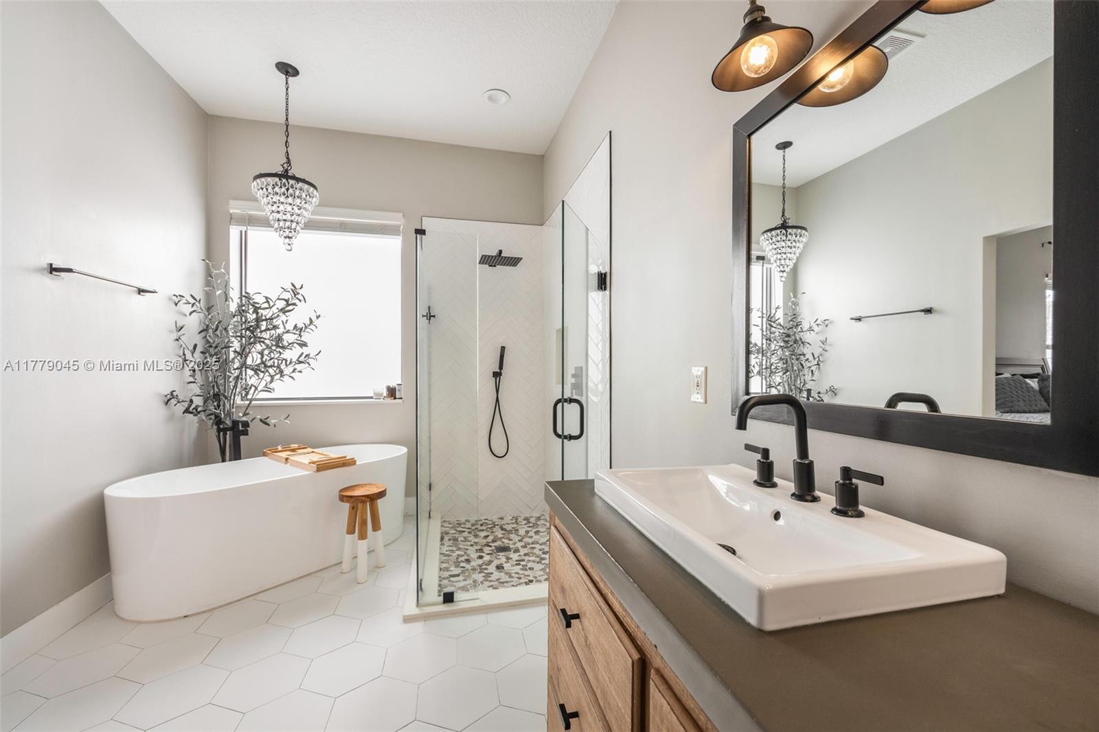 DELRAY LAKES - Residential