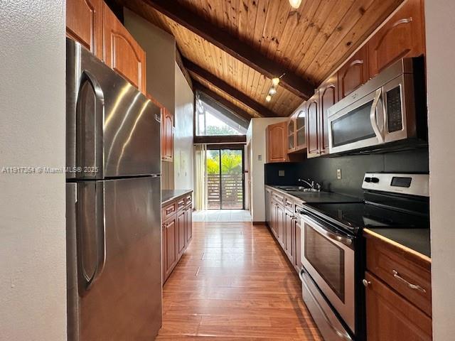 VILLAGE TOWNHOUSES - Residential Lease