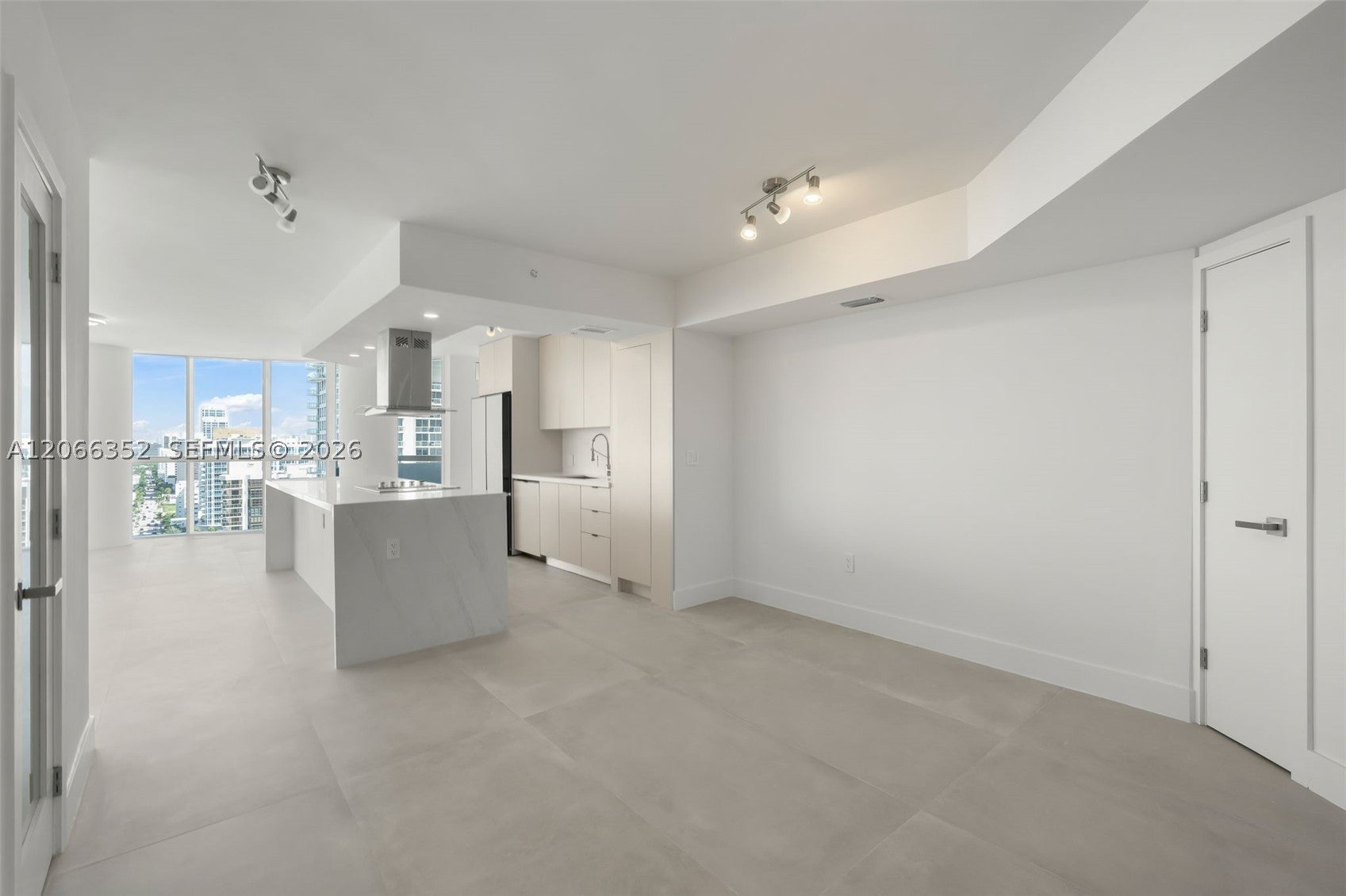 6301 Collins Ave 2307