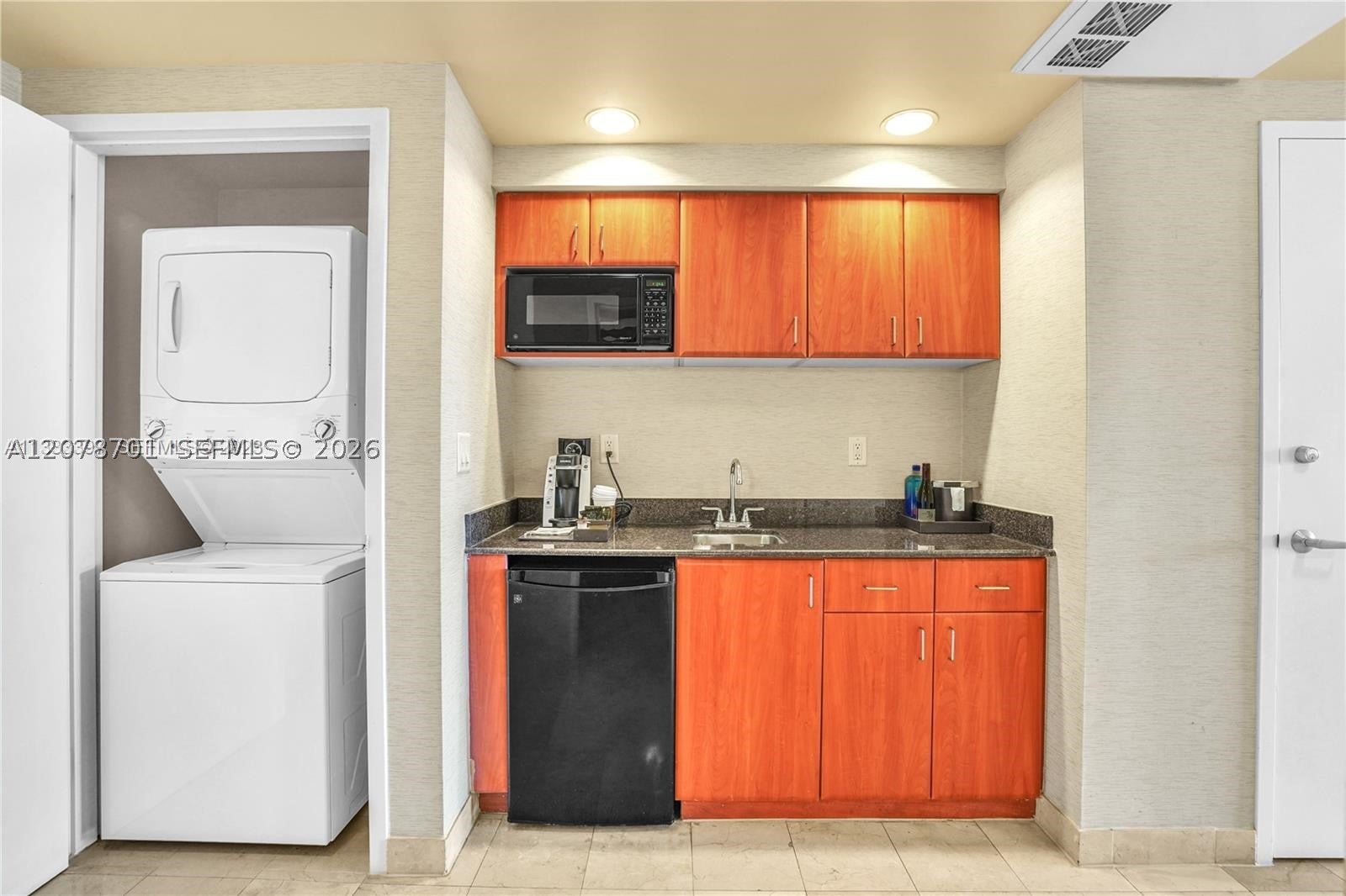 18001 Collins Ave 917