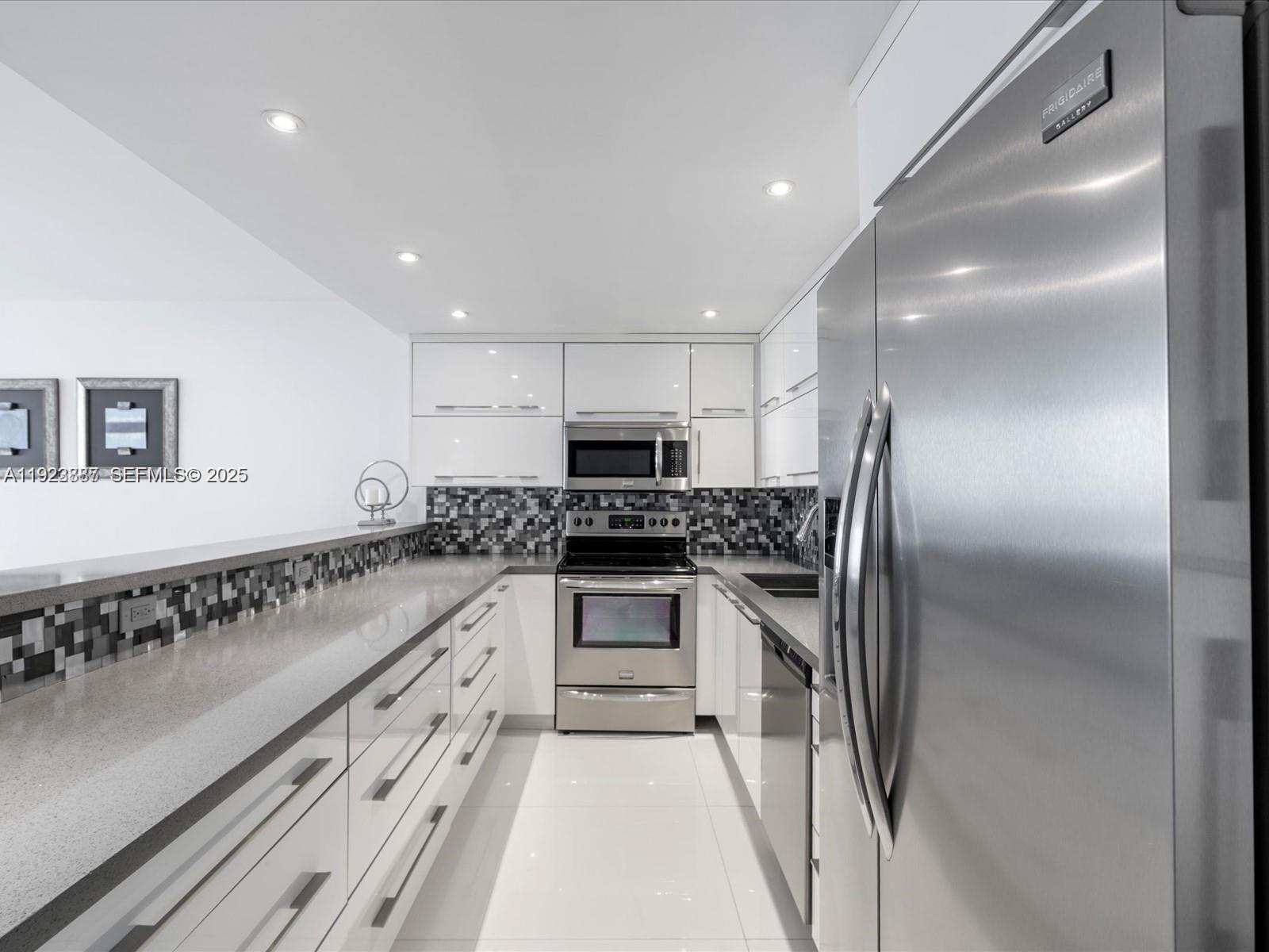 19370 E Collins Ave 627