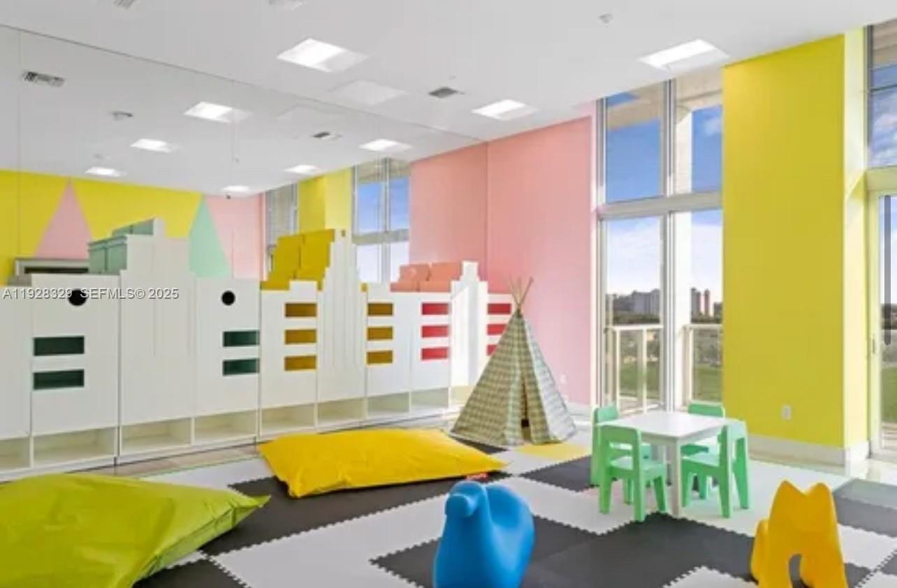 METROPICA NORTH TOWER ONE - Residential