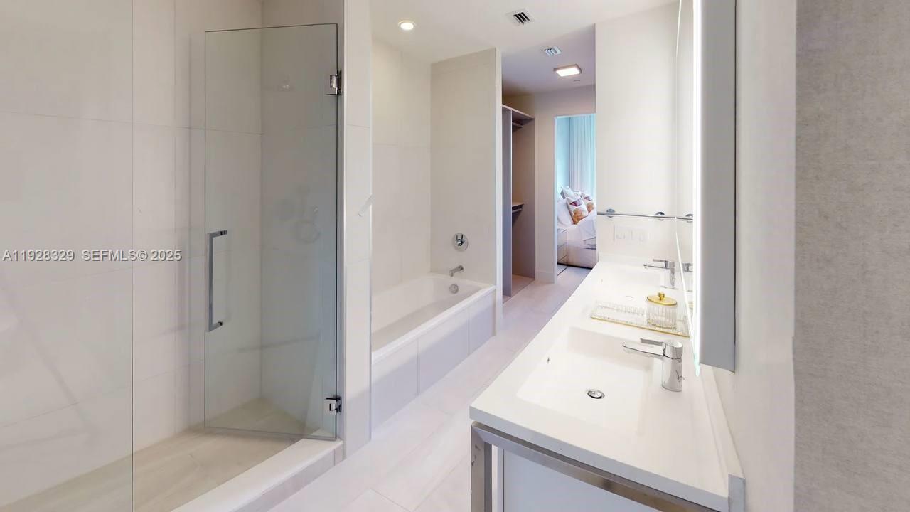 METROPICA NORTH TOWER ONE - Residential