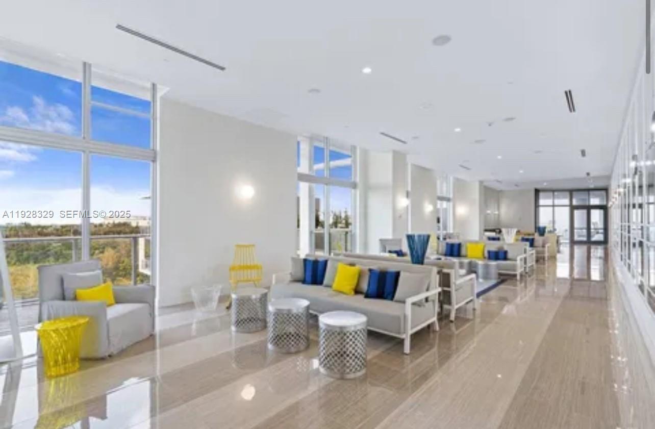 METROPICA NORTH TOWER ONE - Residential