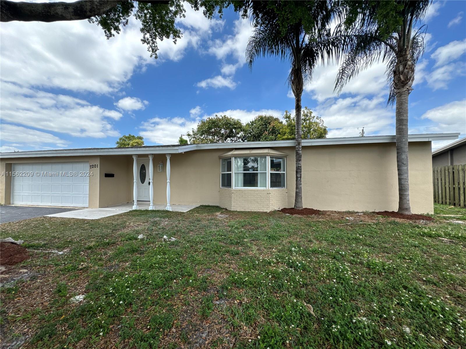 7201 Nw 21st St St, Sunrise, Miami-Dade County, Florida - 4 Bedrooms  
2 Bathrooms - 