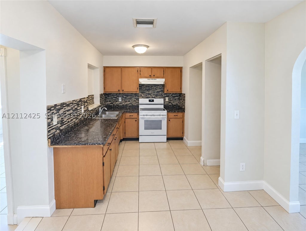 Photo of 154 SE Soneto Ct, Port St Lucie, FL 34983 (MLS # A12112425)