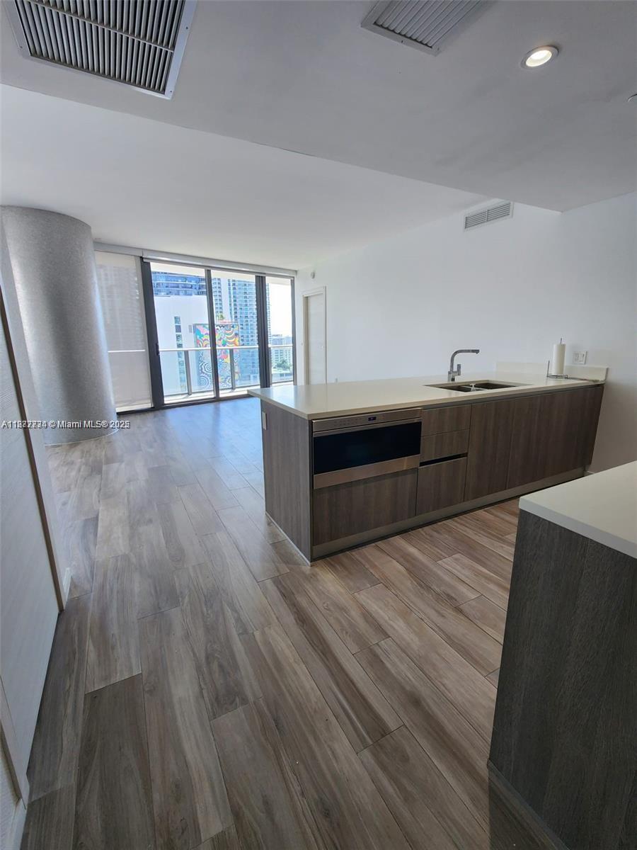 801 SMA RESIDENCES CONDO - Residential