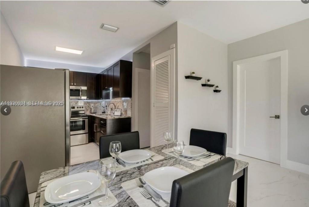 BISCAYNE SHORES CORR PLAT - Residential Lease