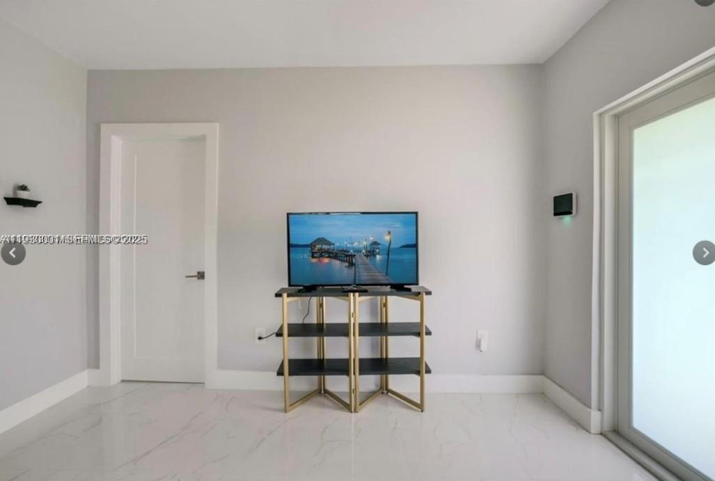 BISCAYNE SHORES CORR PLAT - Residential Lease