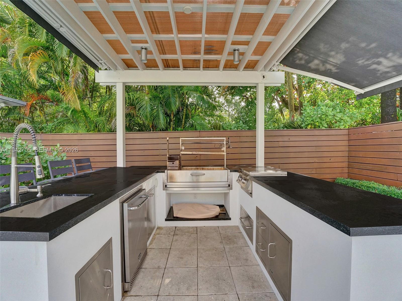 LAUDERDALE GROVES AMEN PL - Residential