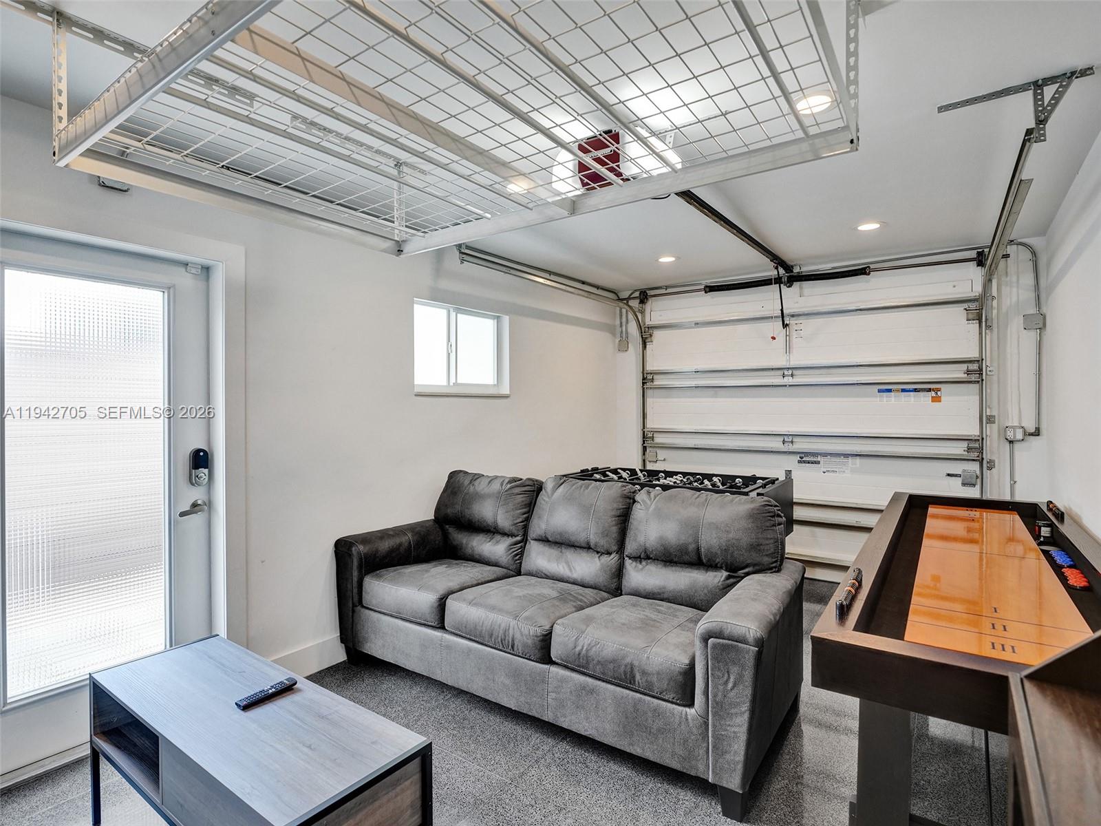 LAUDERDALE GROVES AMEN PL - Residential